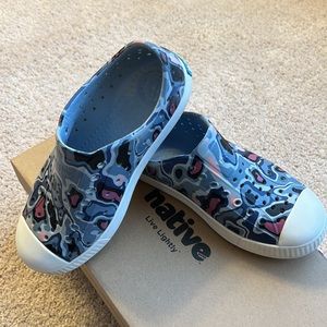 Natives Jefferson printed sandal/ shoe, size J1 (toddler size 1)